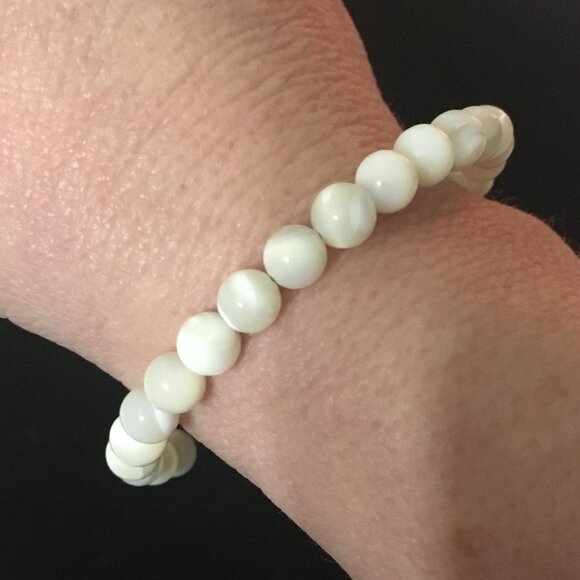 Mother of Pearl Bracelet - Picture 2 of 5